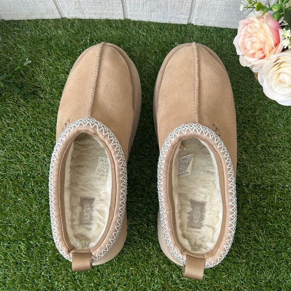 UGG Tazz women size 10
BestSeller/ pre owned 
Color Sand - Picture 13 of 16
